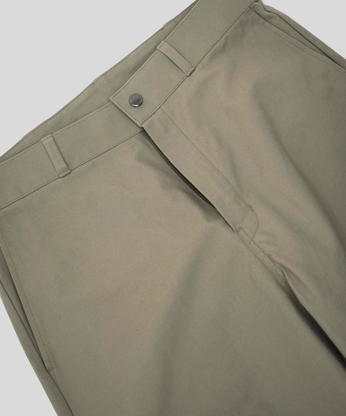 WISM(ウィズム)の「NAMELESSNESS / ネームレスネス DUCK CURVE PANT(その他パンツ・メンズ・ベージュ/ブラック・3/2)」の7枚目の写真