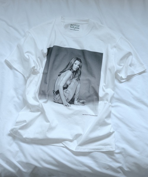 BIOTOP（ビオトープ）の「【Kate Moss by Patrick Demarchelier】 Photo T-shirts 26SS（Tシャツ/カットソー・メンズ・ブラック/ホワイト・M/L/XL）」の2枚目の写真