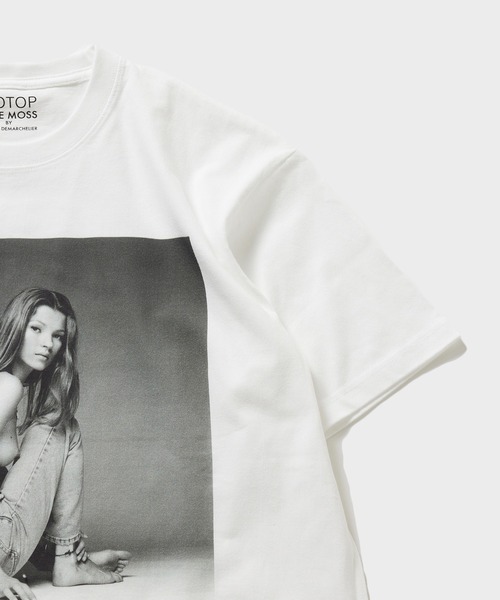 BIOTOP（ビオトープ）の「【Kate Moss by Patrick Demarchelier】 Photo T-shirts 26SS（Tシャツ/カットソー・メンズ・ブラック/ホワイト・M/L/XL）」の5枚目の写真