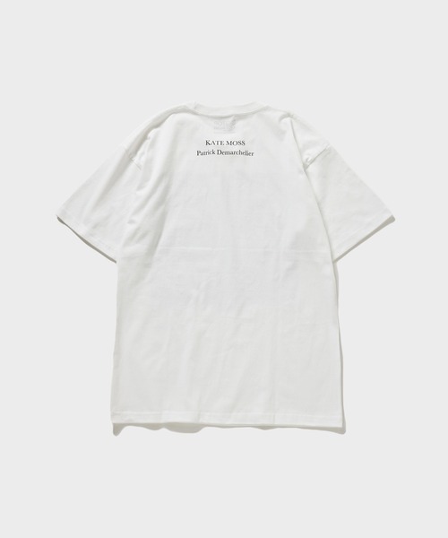BIOTOP（ビオトープ）の「【Kate Moss by Patrick Demarchelier】 Photo T-shirts 26SS（Tシャツ/カットソー・メンズ・ブラック/ホワイト・M/L/XL）」の7枚目の写真