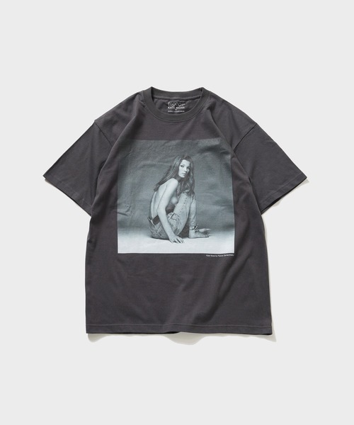 BIOTOP（ビオトープ）の「【Kate Moss by Patrick Demarchelier】 Photo T-shirts 26SS（Tシャツ/カットソー・メンズ・ブラック/ホワイト・M/L/XL）」の9枚目の写真