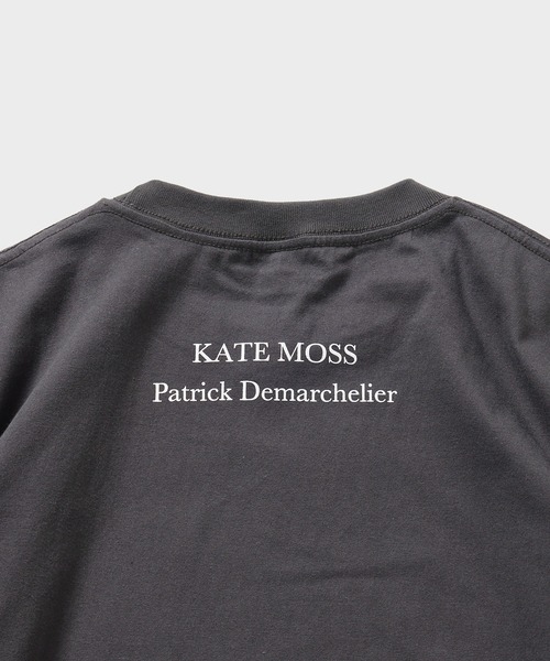 BIOTOP（ビオトープ）の「【Kate Moss by Patrick Demarchelier】 Photo T-shirts 26SS（Tシャツ/カットソー・メンズ・ブラック/ホワイト・M/L/XL）」の14枚目の写真