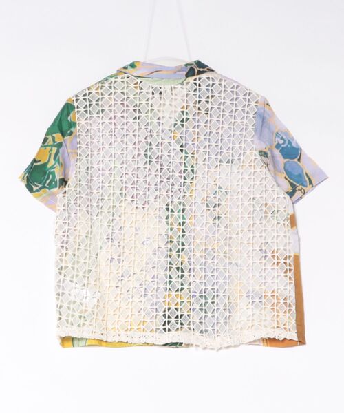 Desigual(デシグアル)の「ボタニカルアートオープンカラー半袖シャツ(シャツ/ブラウス・レディース・マルチ・L/M/S/XS/XL)」の2枚目の写真