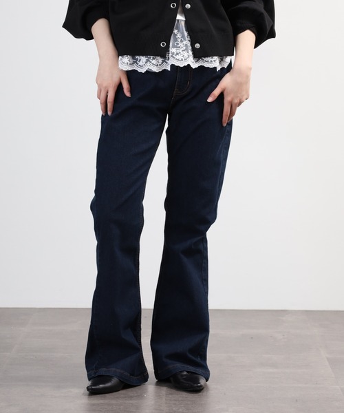 atONE(アットワン)の「フレアストレッチデニムパンツ(デニムパンツ・レディース・ネイビー/ワンウォッシュ/ブルー・4L/3L/L/M/LL)」の3枚目の写真