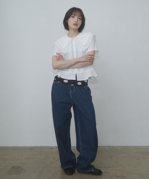 FEKETE(フェケテ)の「frilled big collar blouse / フリルビッグカラーブラウス(シャツ/ブラウス・レディース・ホワイト/ブラック・SMALL/LARGE/MEDIUM)」の21枚目の写真