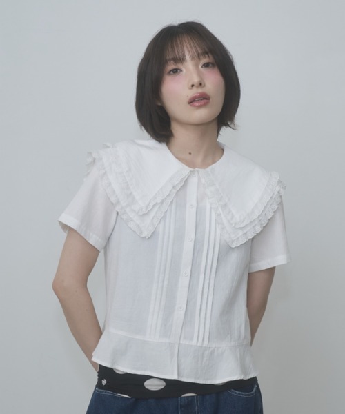 FEKETE(フェケテ)の「frilled big collar blouse / フリルビッグカラーブラウス(シャツ/ブラウス・レディース・ホワイト/ブラック・SMALL/LARGE/MEDIUM)」の8枚目の写真
