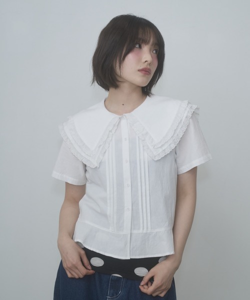 FEKETE(フェケテ)の「frilled big collar blouse / フリルビッグカラーブラウス(シャツ/ブラウス・レディース・ホワイト/ブラック・SMALL/LARGE/MEDIUM)」の10枚目の写真