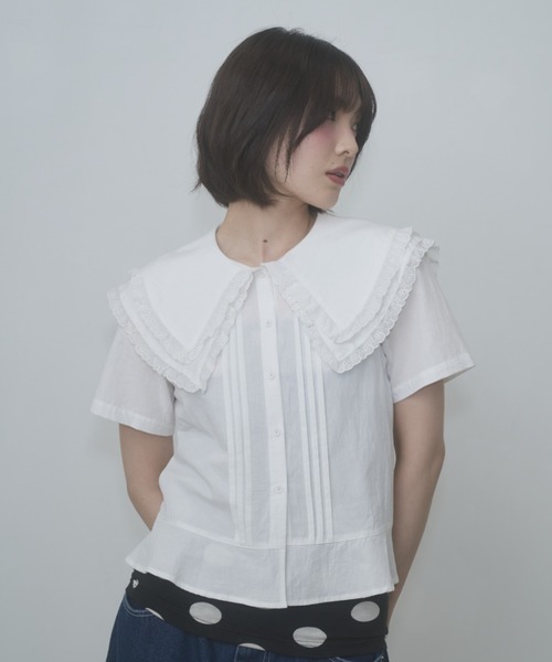 FEKETE(フェケテ)の「frilled big collar blouse / フリルビッグカラーブラウス(シャツ/ブラウス・レディース・ホワイト/ブラック・SMALL/LARGE/MEDIUM)」の11枚目の写真