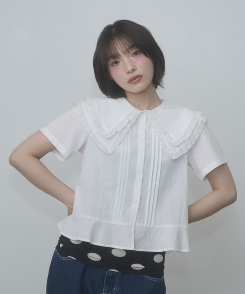 FEKETE(フェケテ)の「frilled big collar blouse / フリルビッグカラーブラウス(シャツ/ブラウス・レディース・ホワイト/ブラック・SMALL/LARGE/MEDIUM)」の15枚目の写真