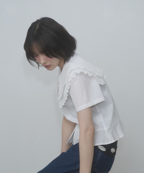 FEKETE(フェケテ)の「frilled big collar blouse / フリルビッグカラーブラウス(シャツ/ブラウス・レディース・ホワイト/ブラック・SMALL/LARGE/MEDIUM)」の16枚目の写真
