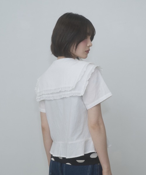 FEKETE(フェケテ)の「frilled big collar blouse / フリルビッグカラーブラウス(シャツ/ブラウス・レディース・ホワイト/ブラック・SMALL/LARGE/MEDIUM)」の17枚目の写真