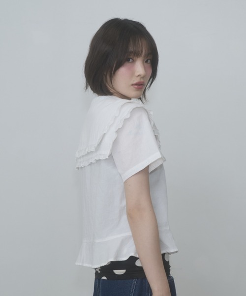 FEKETE(フェケテ)の「frilled big collar blouse / フリルビッグカラーブラウス(シャツ/ブラウス・レディース・ホワイト/ブラック・SMALL/LARGE/MEDIUM)」の18枚目の写真