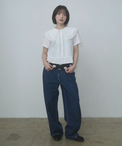 FEKETE(フェケテ)の「frilled big collar blouse / フリルビッグカラーブラウス(シャツ/ブラウス・レディース・ホワイト/ブラック・SMALL/LARGE/MEDIUM)」の4枚目の写真