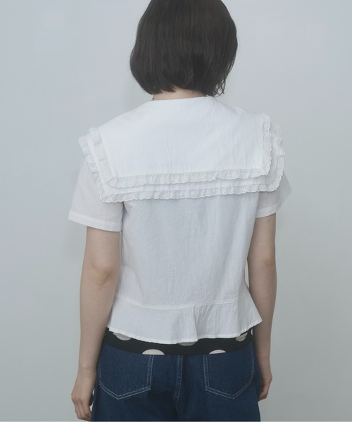 FEKETE(フェケテ)の「frilled big collar blouse / フリルビッグカラーブラウス(シャツ/ブラウス・レディース・ホワイト/ブラック・SMALL/LARGE/MEDIUM)」の9枚目の写真