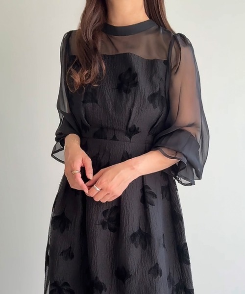 junoah(ジュノア)の「シアーフラワーバックリボンワンピース(ワンピース・レディース・ブラック/チャコール/ブラウン・LARGE/SMALL/MEDIUM)」の1枚目の写真