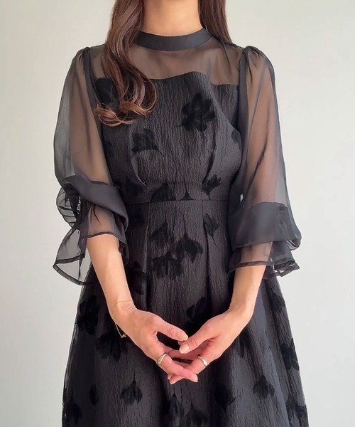 junoah(ジュノア)の「シアーフラワーバックリボンワンピース(ワンピース・レディース・ブラック/チャコール/ブラウン・LARGE/SMALL/MEDIUM)」の4枚目の写真