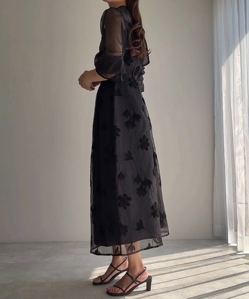 junoah(ジュノア)の「シアーフラワーバックリボンワンピース(ワンピース・レディース・ブラック/チャコール/ブラウン・LARGE/SMALL/MEDIUM)」の6枚目の写真