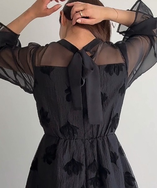 junoah(ジュノア)の「シアーフラワーバックリボンワンピース(ワンピース・レディース・ブラック/チャコール/ブラウン・LARGE/SMALL/MEDIUM)」の8枚目の写真