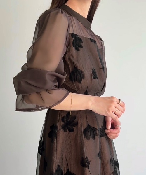 junoah(ジュノア)の「シアーフラワーバックリボンワンピース(ワンピース・レディース・ブラック/チャコール/ブラウン・LARGE/SMALL/MEDIUM)」の10枚目の写真
