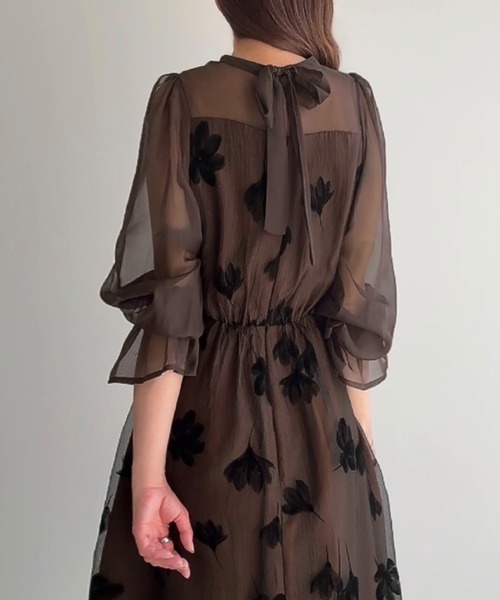 junoah(ジュノア)の「シアーフラワーバックリボンワンピース(ワンピース・レディース・ブラック/チャコール/ブラウン・LARGE/SMALL/MEDIUM)」の11枚目の写真