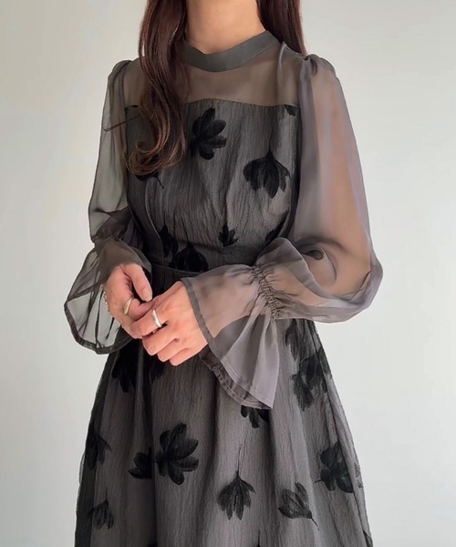 junoah(ジュノア)の「シアーフラワーバックリボンワンピース(ワンピース・レディース・ブラック/チャコール/ブラウン・LARGE/SMALL/MEDIUM)」の14枚目の写真