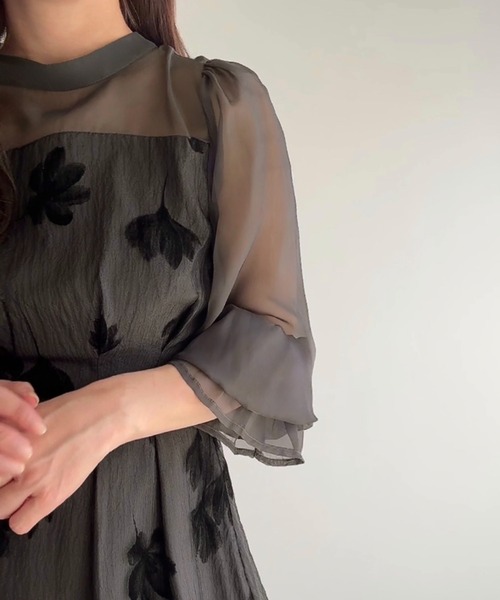 junoah(ジュノア)の「シアーフラワーバックリボンワンピース(ワンピース・レディース・ブラック/チャコール/ブラウン・LARGE/SMALL/MEDIUM)」の18枚目の写真