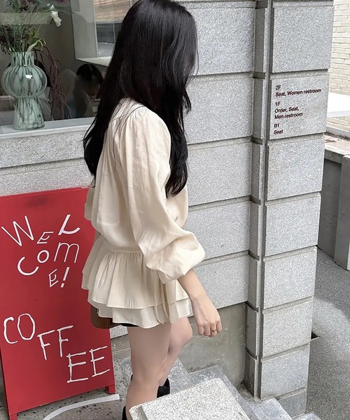 LAFFMO(ラフモ)の「ティアードフリルブラウス(シャツ/ブラウス・レディース・ブラック/ベージュ・F)」の16枚目の写真