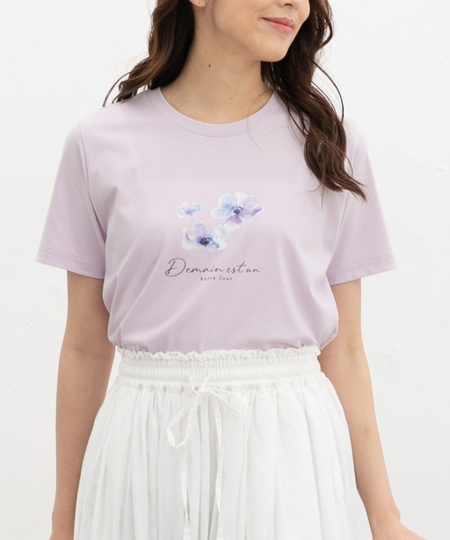 Honeys(ハニーズ)の「【ハニさら・接触冷感・UVカット】フラワープリントTシャツ(Tシャツ/カットソー・レディース・アイボリー/ネイビー/サックスブルー/ピンク・L/M/S/LL)」の4枚目の写真