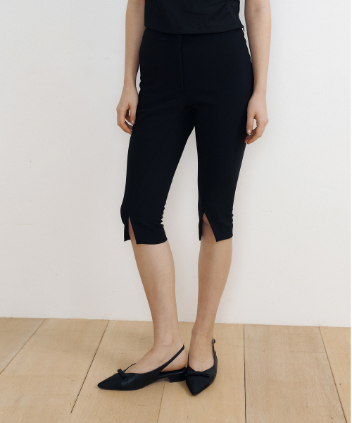 LUCIR ZU(ルシールズ)の「Front Slit Capri Pants (black)(スラックス・レディース・その他・FREE)」の3枚目の写真
