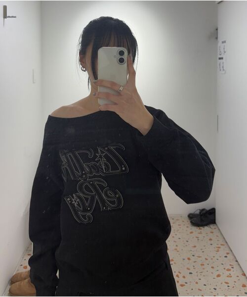LEATHERY（レザリー）の「オフショルダーアプリケスウェットシャツ[ブラック]（スウェット・レディース・その他・FREE）」の4枚目の写真