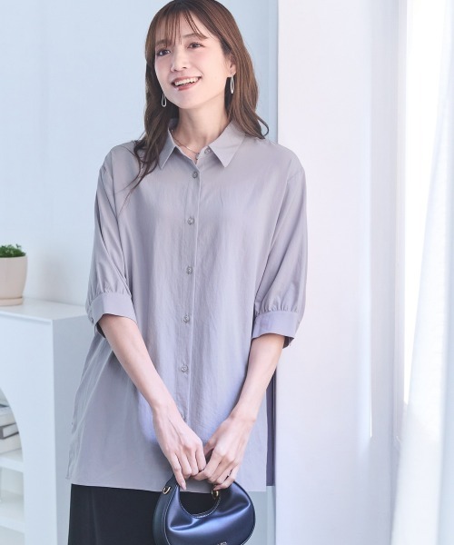 SMILE LAND(スマイルランド)の「<大きいサイズ>【ドライワッシャー】後プリーツシャツチュニック(吸汗速乾)(その他トップス・レディース・ライトグリーン/チャコール/ラベンダー・5L~6L/3L~4L/L~LL)」の2枚目の写真