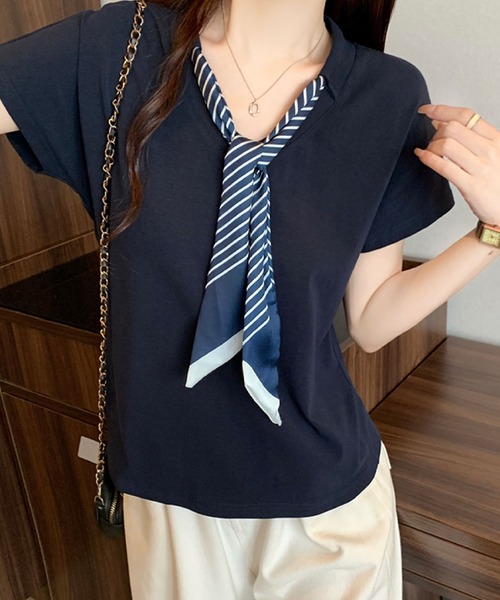 2ly2（トゥーリートゥー）の「スカーフタイ付きVネックTシャツ（Tシャツ/カットソー・レディース・ネイビー/ブラック/ホワイト/イエロー・FREE）」の3枚目の写真