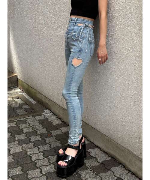 EMODA(エモダ)の「【SNSで話題!】アートカットワークハイウエストパギンス(デニムパンツ・レディース・ブラック/ライトブルー・X-SMALL/MEDIUM/SMALL)」の22枚目の写真