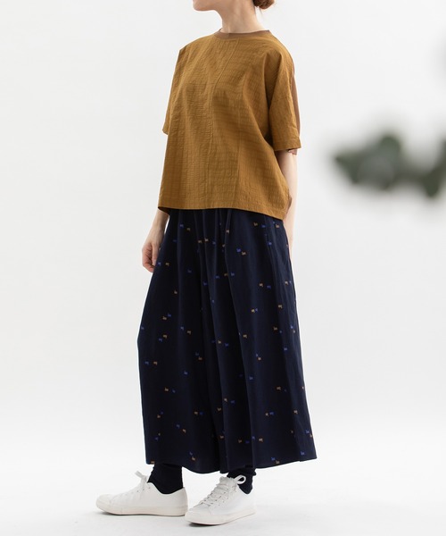 nop de nod(ノップドゥノッド)の「Cloche misc布帛Tシャツ(Tシャツ/カットソー・レディース・ライトブルー/ブラック/オフホワイト/キャメル・3)」の16枚目の写真