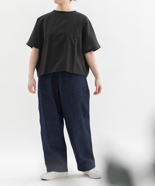 nop de nod(ノップドゥノッド)の「Cloche misc布帛Tシャツ(Tシャツ/カットソー・レディース・ライトブルー/ブラック/オフホワイト/キャメル・3)」の5枚目の写真
