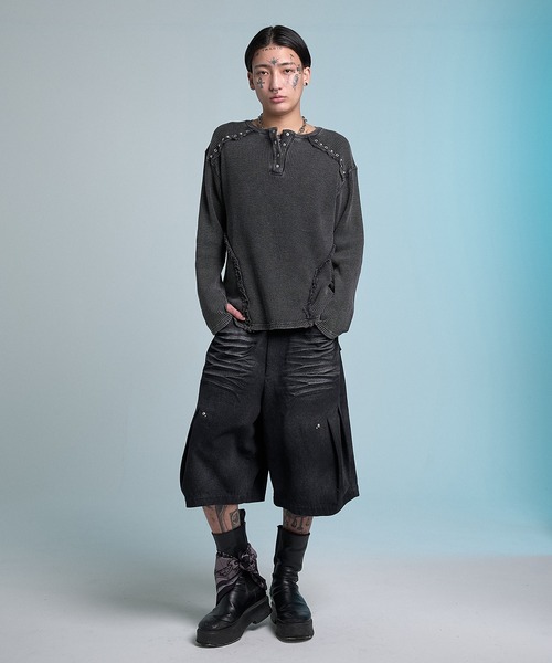 VI E DIT(ヴィエディット)の「Thermal Multi-Stud Henry Neck/サーマルマルチスタッズヘンリーネック(Tシャツ/カットソー・メンズ・ブラック/ベージュ・1/2)」の6枚目の写真