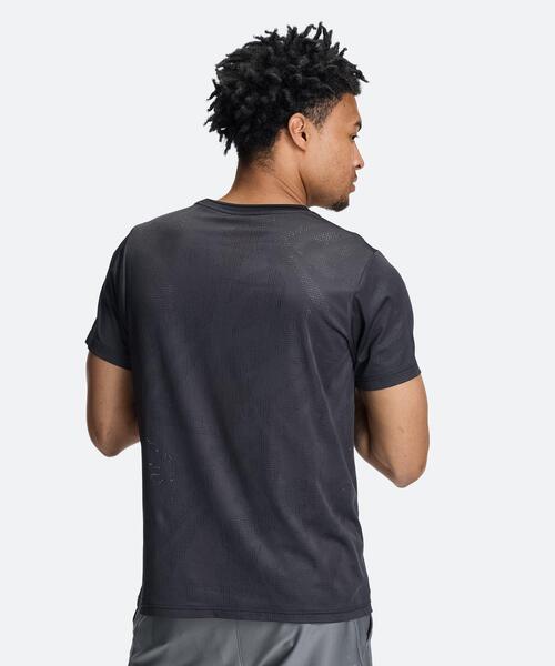 UNDER ARMOUR(アンダーアーマー)の「UAクール プロ ベント ショートスリーブ Tシャツ(トレーニング/メンズ)(Tシャツ/カットソー・メンズ・ブラック・M/L/XL/S/2XL/3XL)」の2枚目の写真