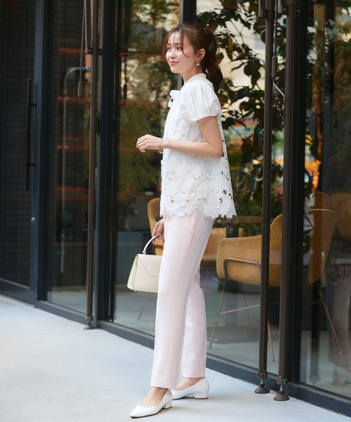 RUIRUE BOUTIQUE(ルイルエブティック)の「2WAY リボン フラワーモチーフ レースブラウス | トップス・ブラウス・シャツ・半袖ブラウス・花柄ブラウス・きれいめブラウス・白ブラウス・オフィスカジュアルブラウス(シャツ/ブラウス・レディース・ブラック/ネイビー/ホワイト・M/L)」の8枚目の写真