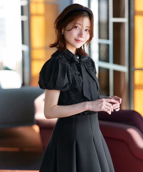 RUIRUE BOUTIQUE(ルイルエブティック)の「2WAY リボン フラワーモチーフ レースブラウス | トップス・ブラウス・シャツ・半袖ブラウス・花柄ブラウス・きれいめブラウス・白ブラウス・オフィスカジュアルブラウス(シャツ/ブラウス・レディース・ブラック/ネイビー/ホワイト・M/L)」の11枚目の写真