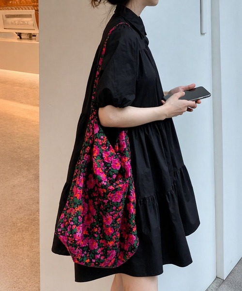 HEILIS(ヘイリス)の「ティアードシャツワンピース / シャツ 半袖 パフスリーブ ワンピース ミドル丈 膝丈 チュニック ティアード 夏服 春服 秋服 韓国 無地 シンプル ノームコア カジュアル オフィスカジュアル シティガール マタニティ ブラック ホワイト(シャツワンピース・レディース・ブラック/アイボリー・FREE)」の4枚目の写真