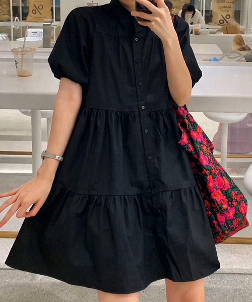 HEILIS(ヘイリス)の「ティアードシャツワンピース / シャツ 半袖 パフスリーブ ワンピース ミドル丈 膝丈 チュニック ティアード 夏服 春服 秋服 韓国 無地 シンプル ノームコア カジュアル オフィスカジュアル シティガール マタニティ ブラック ホワイト(シャツワンピース・レディース・ブラック/アイボリー・FREE)」の3枚目の写真