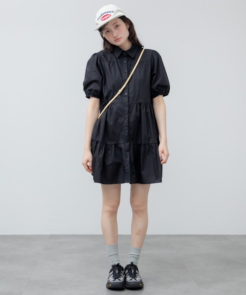 HEILIS(ヘイリス)の「ティアードシャツワンピース / シャツ 半袖 パフスリーブ ワンピース ミドル丈 膝丈 チュニック ティアード 夏服 春服 秋服 韓国 無地 シンプル ノームコア カジュアル オフィスカジュアル シティガール マタニティ ブラック ホワイト(シャツワンピース・レディース・ブラック/アイボリー・FREE)」の9枚目の写真