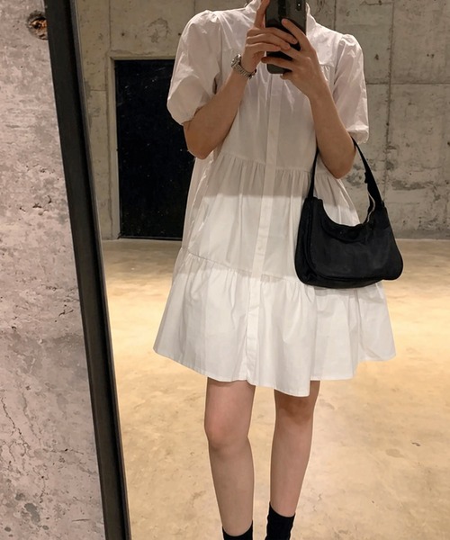 HEILIS(ヘイリス)の「ティアードシャツワンピース / シャツ 半袖 パフスリーブ ワンピース ミドル丈 膝丈 チュニック ティアード 夏服 春服 秋服 韓国 無地 シンプル ノームコア カジュアル オフィスカジュアル シティガール マタニティ ブラック ホワイト(シャツワンピース・レディース・ブラック/アイボリー・FREE)」の15枚目の写真