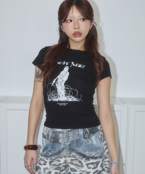 d.i.a.(ダイヤ)の「モノトーンプリントTシャツ(Tシャツ/カットソー・レディース・ホワイト/ブラック・FREE)」の3枚目の写真