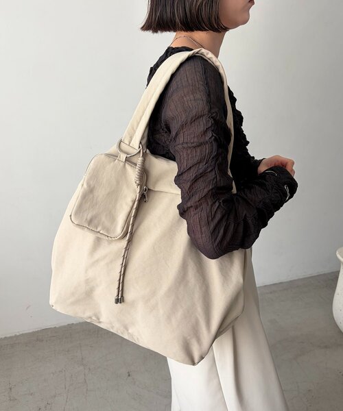 CAPRICIEUX LE'MAGE(カプリシューレマージュ)の「ユーティリティトートBAG(ショルダーバッグ・レディース・ブラック/ベージュ・FREE)」の1枚目の写真