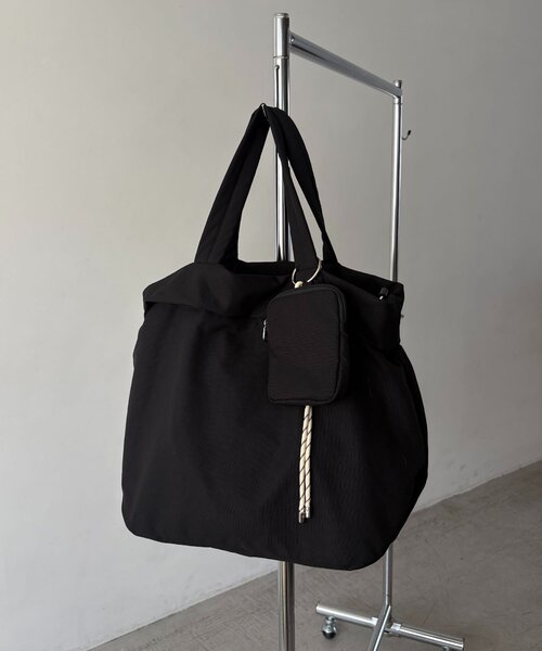 CAPRICIEUX LE'MAGE(カプリシューレマージュ)の「ユーティリティトートBAG(ショルダーバッグ・レディース・ブラック/ベージュ・FREE)」の2枚目の写真