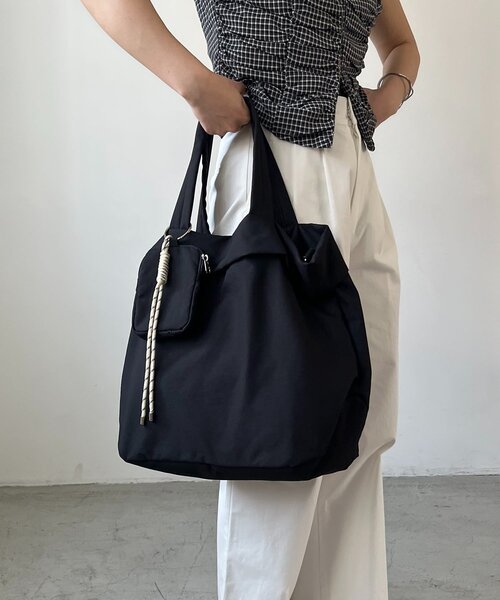 CAPRICIEUX LE'MAGE(カプリシューレマージュ)の「ユーティリティトートBAG(ショルダーバッグ・レディース・ブラック/ベージュ・FREE)」の3枚目の写真