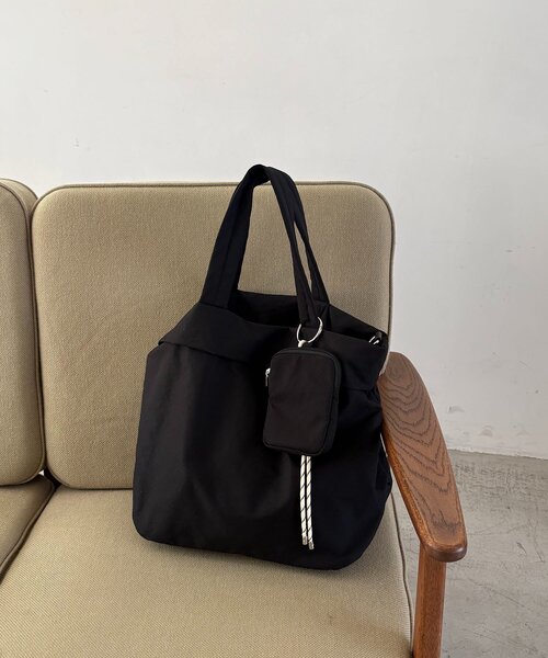 CAPRICIEUX LE'MAGE(カプリシューレマージュ)の「ユーティリティトートBAG(ショルダーバッグ・レディース・ブラック/ベージュ・FREE)」の4枚目の写真