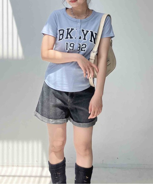 AS KNOW AS plus(アズノゥアズプラス)の「〇カレッジロゴプリント ヘンリーテレコリブ半袖Tシャツ(Tシャツ/カットソー・レディース・サックスブルー/イエロー/オフホワイト/スミクロ・FREE)」の12枚目の写真