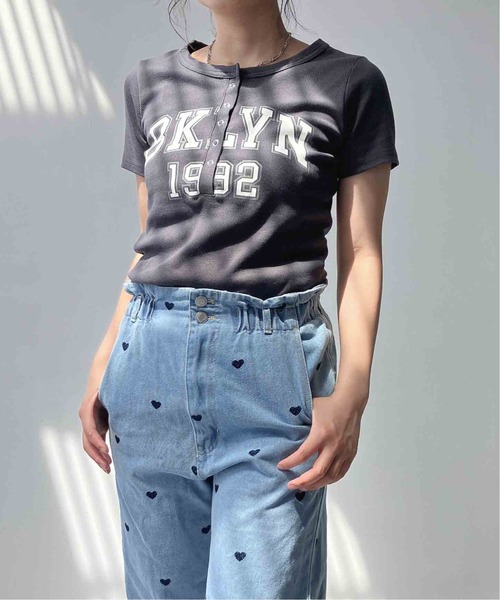 AS KNOW AS plus(アズノゥアズプラス)の「〇カレッジロゴプリント ヘンリーテレコリブ半袖Tシャツ(Tシャツ/カットソー・レディース・サックスブルー/イエロー/オフホワイト/スミクロ・FREE)」の20枚目の写真